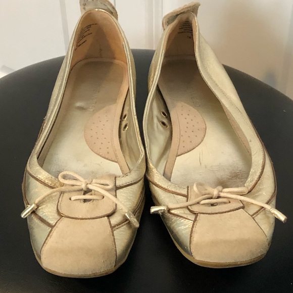Nine West ballet flat. Gold/cream. Size 7 - Picture 1 of 4